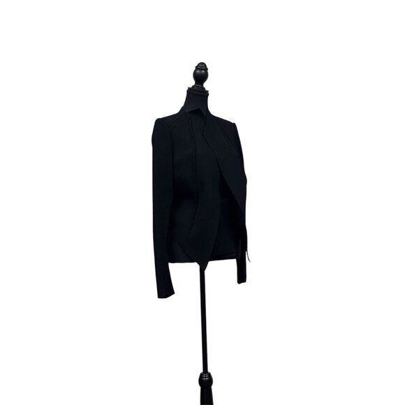 Elegant Black Blazer for Women - Picture 2 of 10